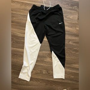 Nike mens medium top large bottom